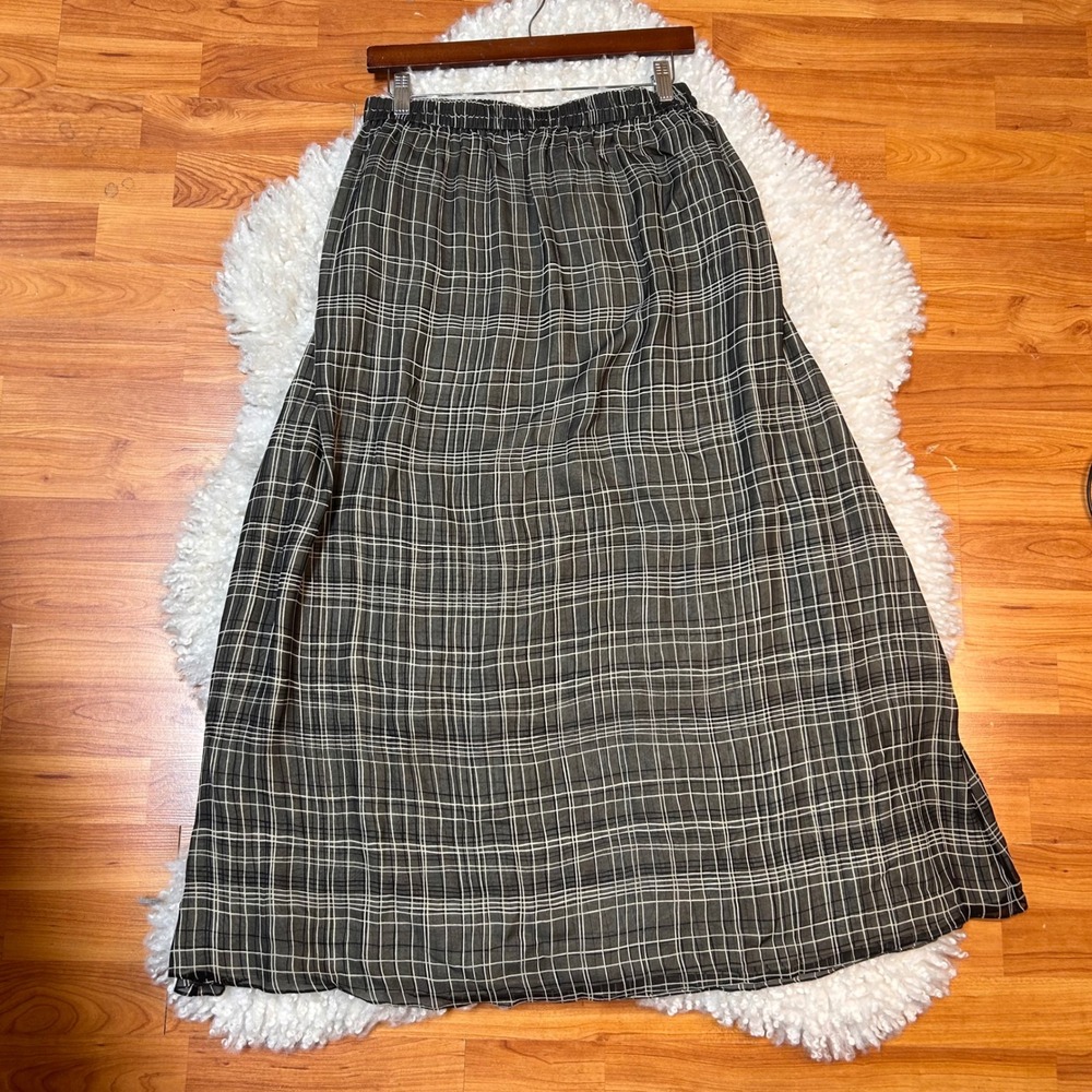 Ellen Tracy Company silk maxi skirt size 18 Aline flowy thin black white plus